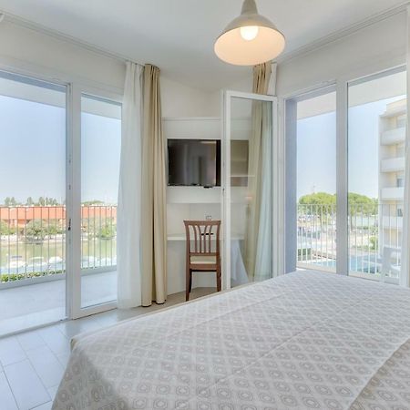Apartaments Suites Ambassador Caorle Exterior foto
